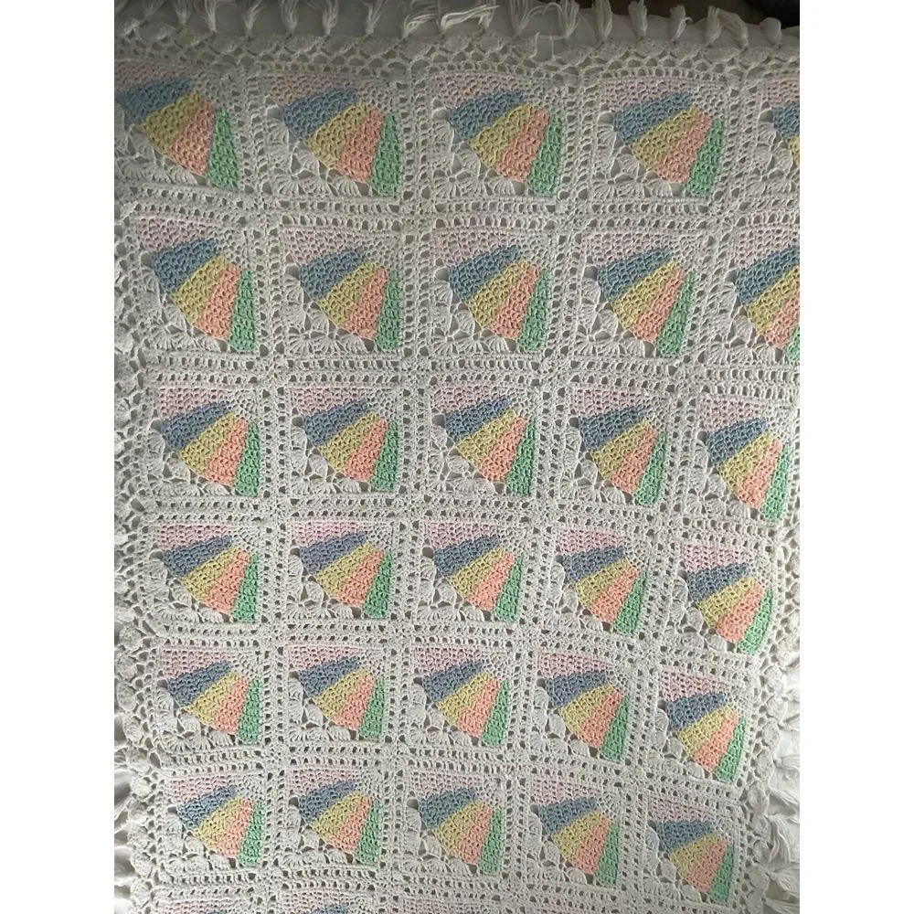 Vintage Crochet Pastel Pink Blue Yellow‎ White Fan Design Throw 68x47 Twin Size?